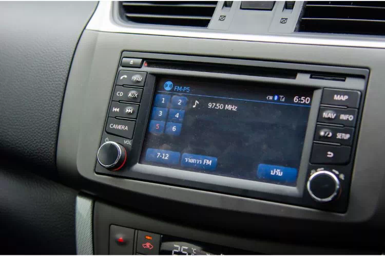 Autoradio avec un grand écran