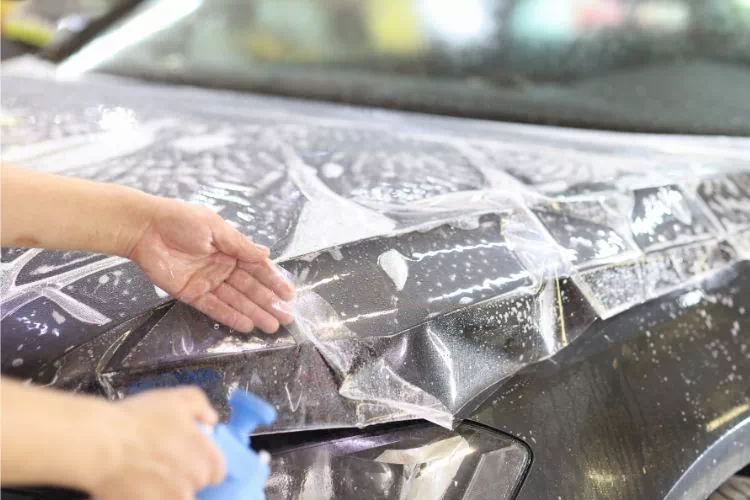 Personne en train de faire du covering