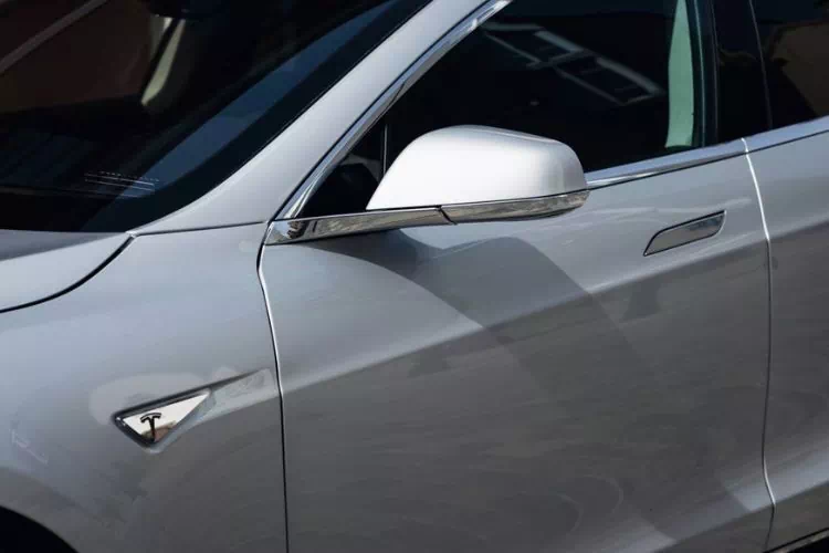 Tesla Model Y : détail du rétroviseur