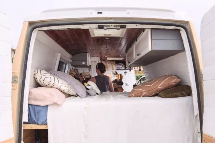 Intérieur d'un fourgon aménagé