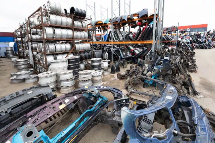 Pièces détachées auto d'occasion dans une casse