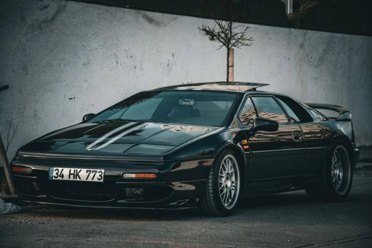 Voiture de sport noire vintage Lotus esprit