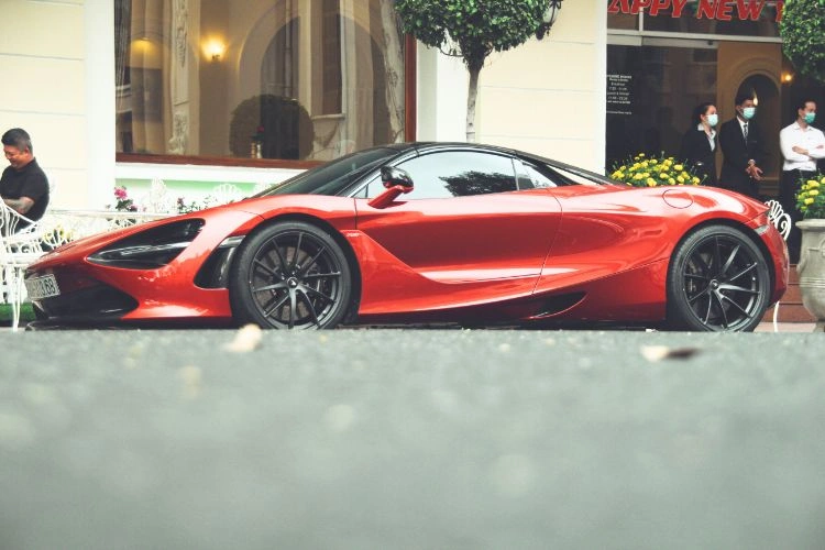 Voiture de sport rouge