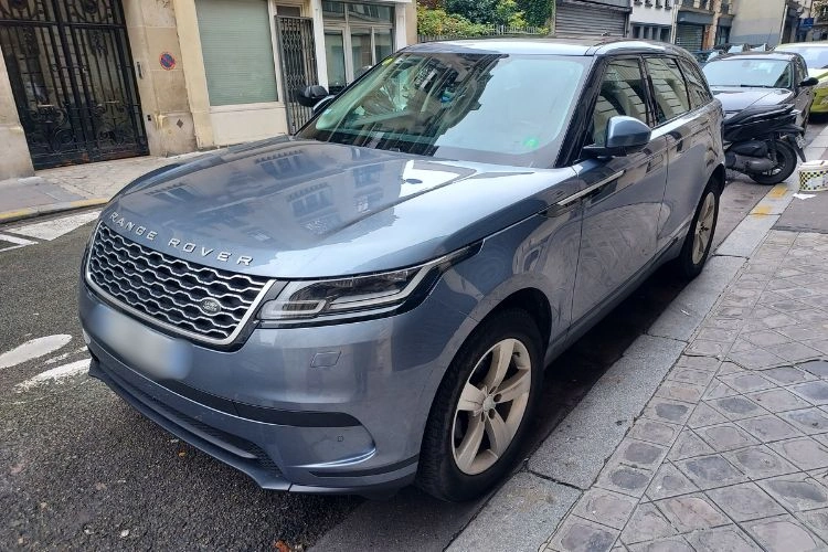 Voiture bleu SUV anglaise modèle Range Rover