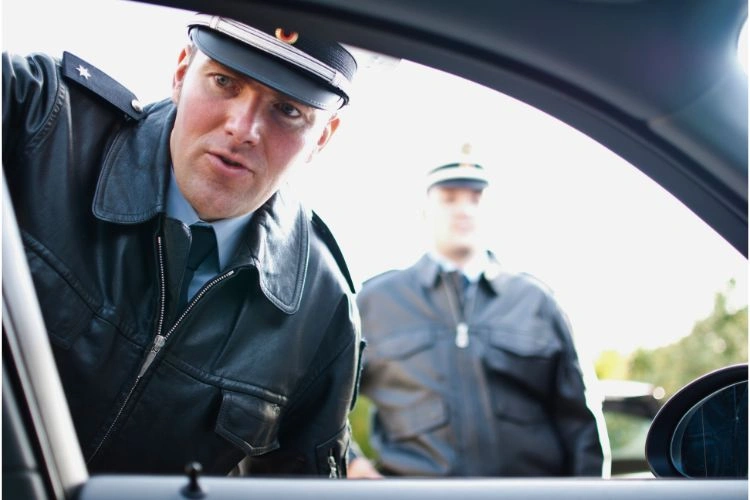 Police routière en Allemagne pour représenter les sanctions pour excès de vitesse