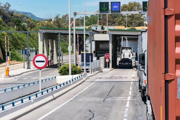 Passage d'une frontière en voiture