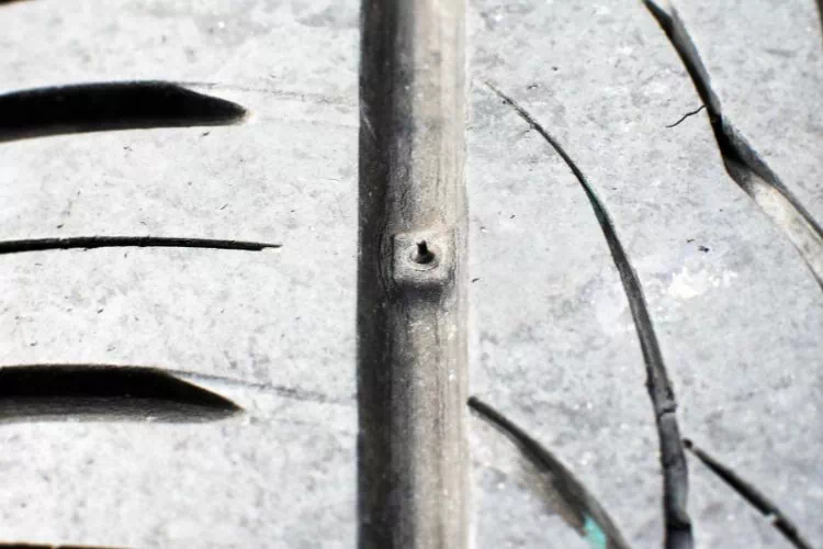 Témoin d'usure sur un pneu