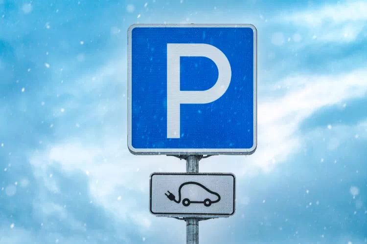 Un panneau parking pour voiture électrique