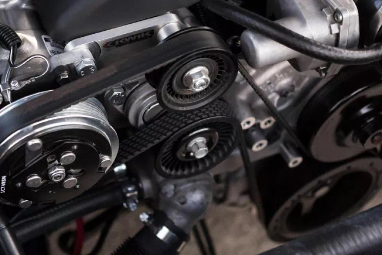 Pièces détachées de moteur remontées