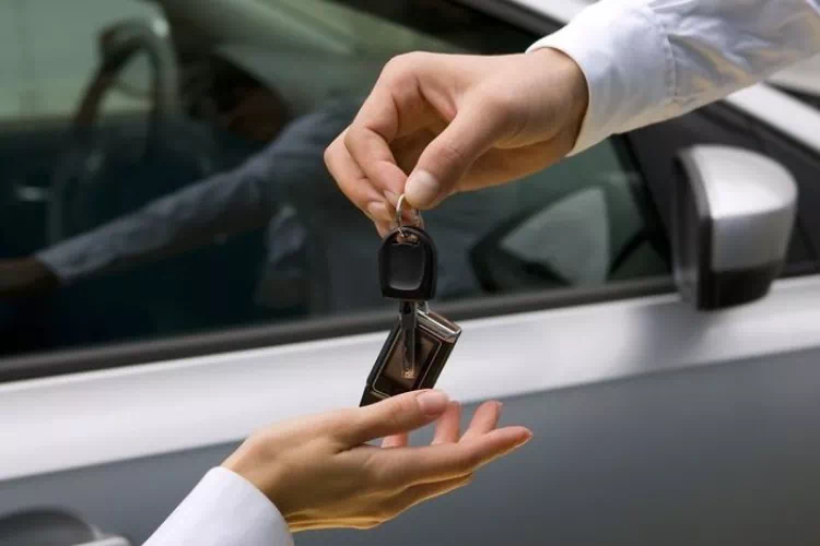 Remise de clé à un acheteur