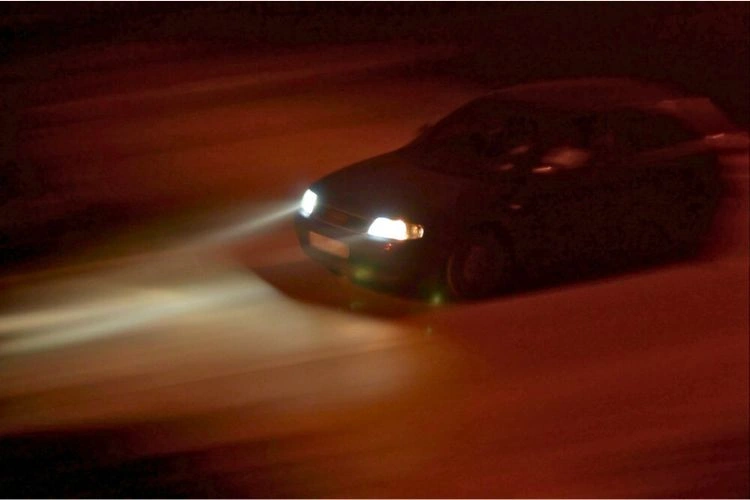 Voiture sur une route