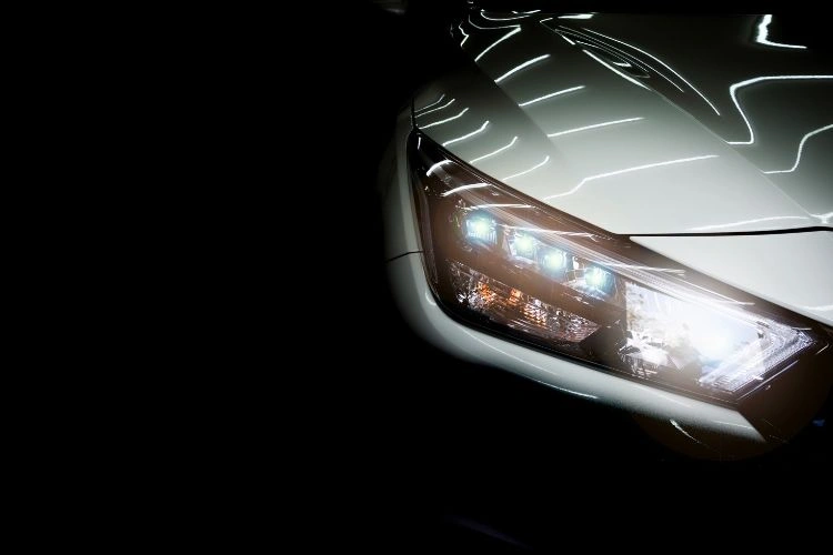 Feux de croisement de voiture