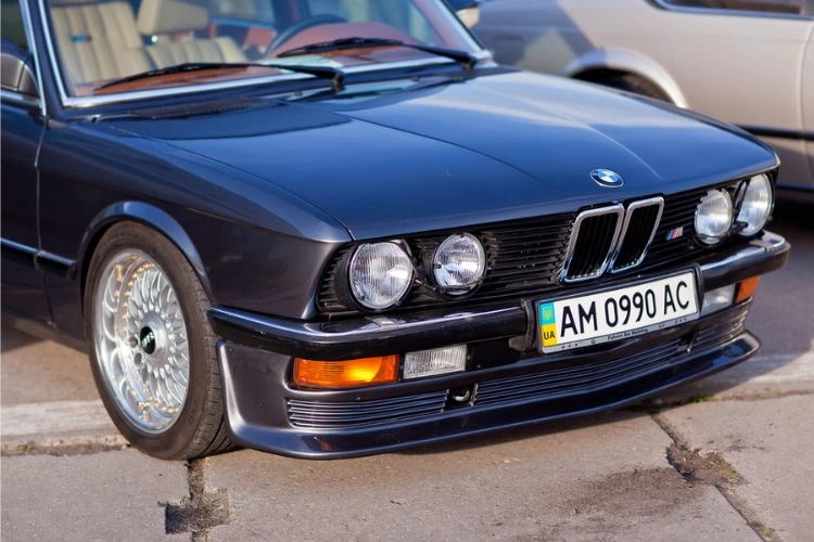 BMW E23
