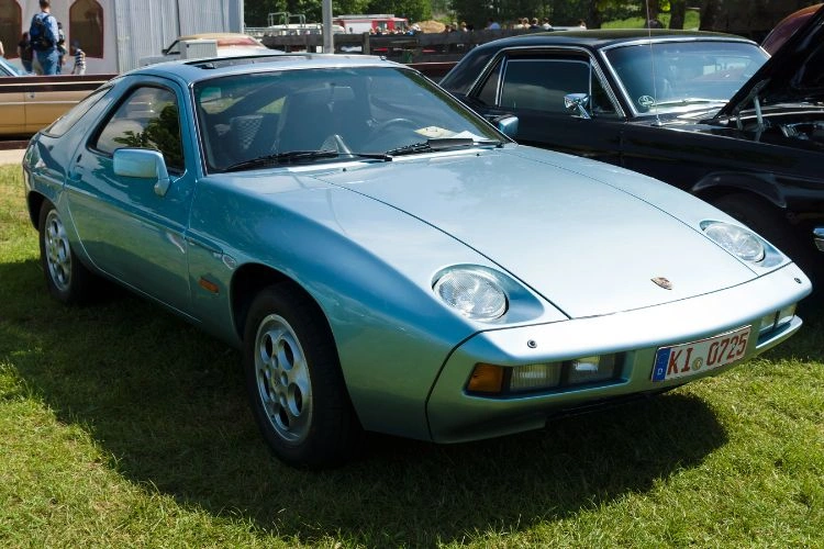 Porsche 928