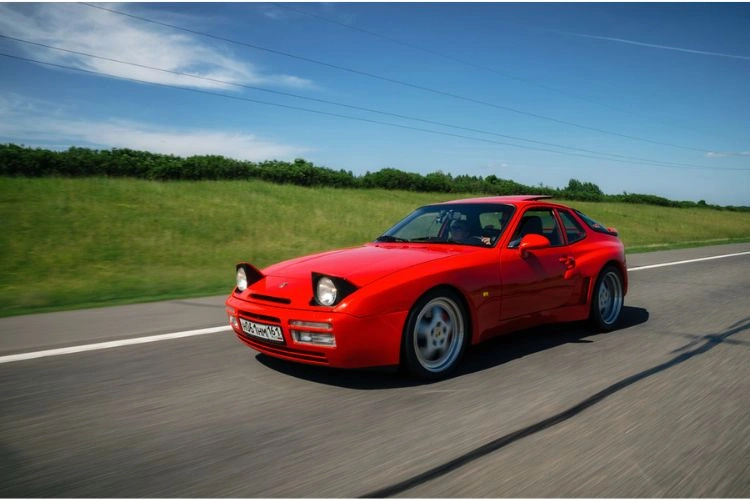 Porsche 944