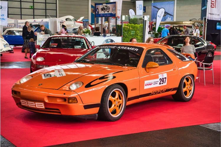 Porsche 928