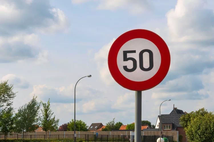 Limitation de vitesse à 50 km par heure