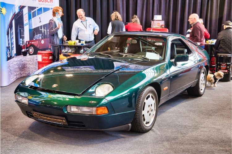 Porsche 928