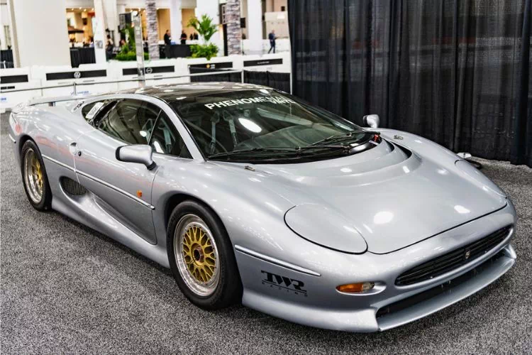 Jaguar XJ220