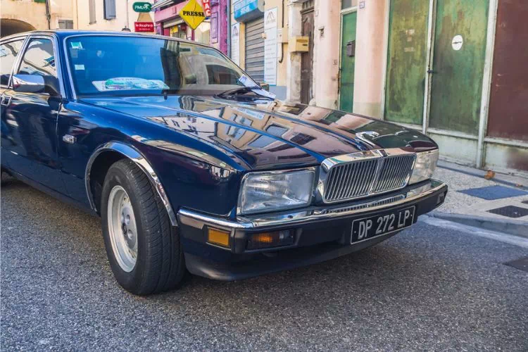 Jaguar XJ40