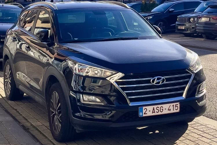 Voiture avec une plaque d'immatriculation belge