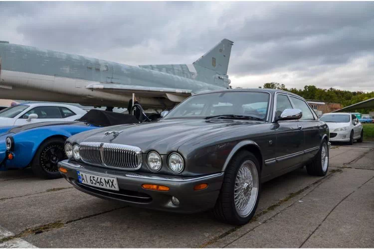 Jaguar XJR